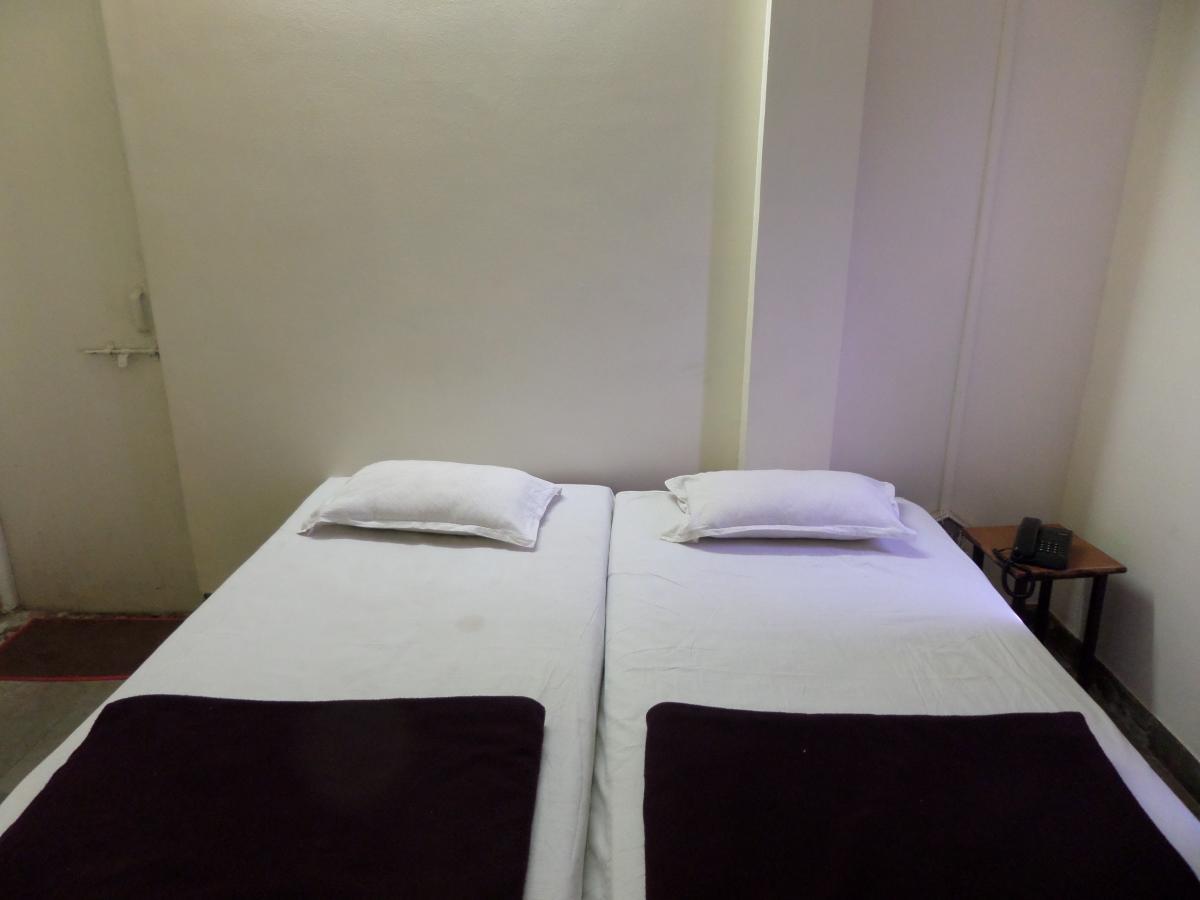 Parvat Lodge Ahmednagar Eksteriør bilde