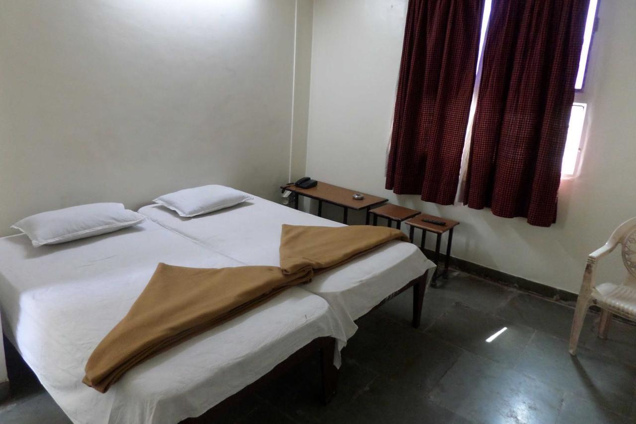 Parvat Lodge Ahmednagar Eksteriør bilde